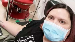 Heartburn Misdiagnosis Leaves Young Mom With Terminal Stomach Cancer, Just 12 Months to Live