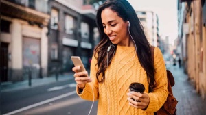 What Your Phone Grip Says About You: A Personality Quiz Revealed