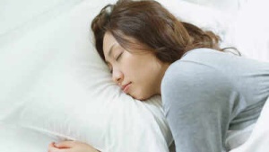 Sleep Creases: Pillow Marks a Warning Sign of Premature Skin Aging?