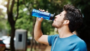 Electrolyte Powder Drinks: Hydration Hack or Health Hazard? Weighing the Risks and Benefits