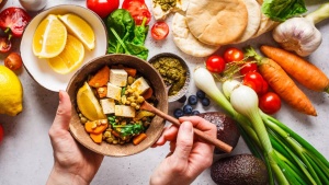 THIS food can lower the risk of colon cancer, (and is so commonly used)
