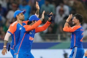Kuldeep Yadav's Spin Web Triggers Pakistan's Downfall in Asia Cup Final; Joins Elite T20I Wicket-Taking Club