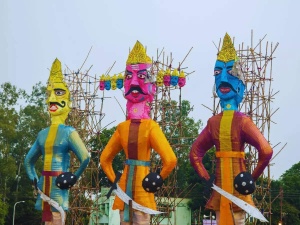 Headline:
Delhi/NCR's Top 6 Spots for a Spectacular Ravan Dahan Experience