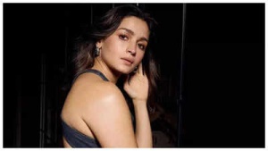 Alia Bhatt Sidesteps Exes Question on Chat Show; Varun Dhawan Teases Twinkle Khanna About 'Mela'