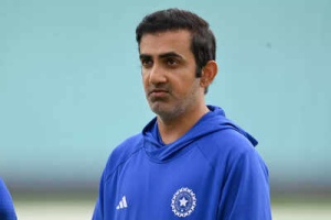 Gautam Gambhir's Coaching Under Fire: Ex-Cricketer Suggests His Tactics Forced Sharma, Kohli, Ashwin Retirements
Hoặc:
Ex-India Star Alleges Gambhir's 
