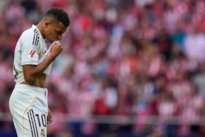 Mbappe Ankle 'Niggle' Sparks Concern Ahead of World Cup Qualifiers; Deschamps Weighs Options