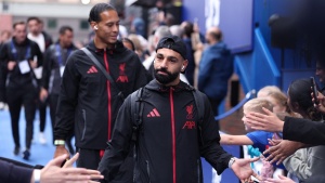 Mohamed Salah Receives Rousing Welcome in Cairo Despite Ballon d'Or Snub: Watch
OR
Cairo Celebrates Salah with Hero's Return After Ballon d'Or Disappointment: Video