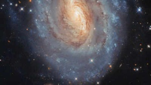 Hubble Captures NGC 6000: A Barred Spiral Galaxy Painted in Stellar Yellows and Blues