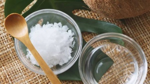 Beat Indoor Humidity: Dry Clothes Faster This October With This Natural Salt Trick