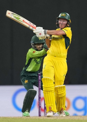 Beth Mooney Century Propels Australia to Dominating World Cup Victory Over Pakistan