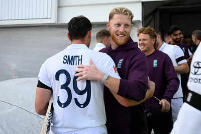 Ben Stokes congratulates Jamie Smith on England's victory