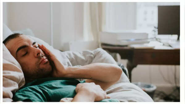 Man experiencing the urge to urinate without being able to, a bladder cancer symptom