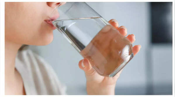 Person adding psyllium husk to their coffee.