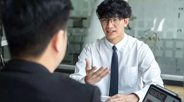 Maintaining good body language during a virtual interview