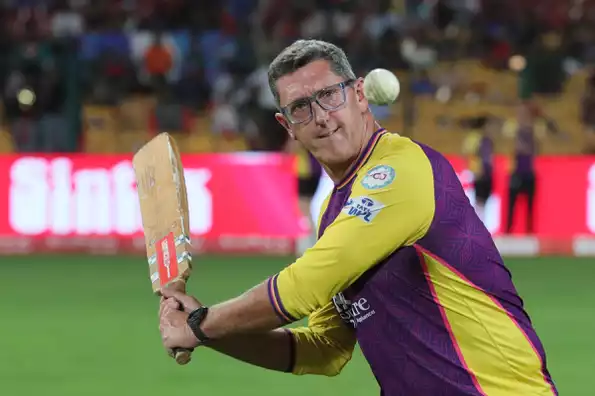 Jon Lewis steps down as UP Warriorz head coach