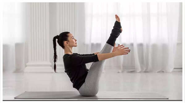 Navasana for strengthening core muscles and improving metabolic efficiency.