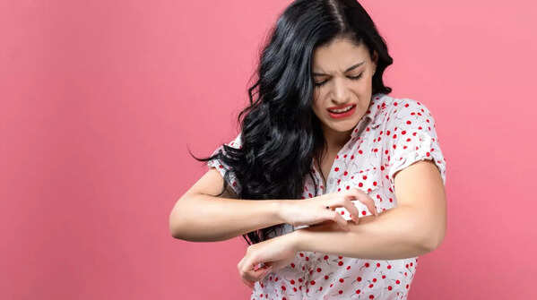Identifying itchy, painful, or bleeding moles