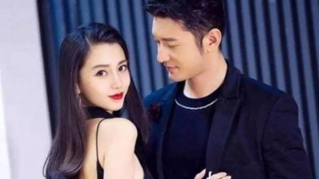 Angelababy and Huang Xiaoming cutting their wedding cake