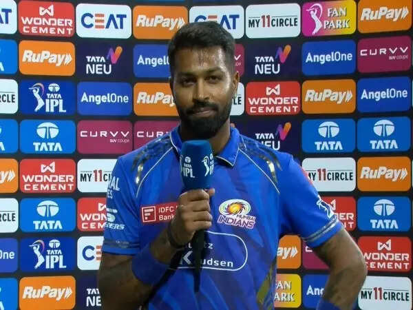 Esha Gupta and Hardik Pandya: A rumored connection clarified.